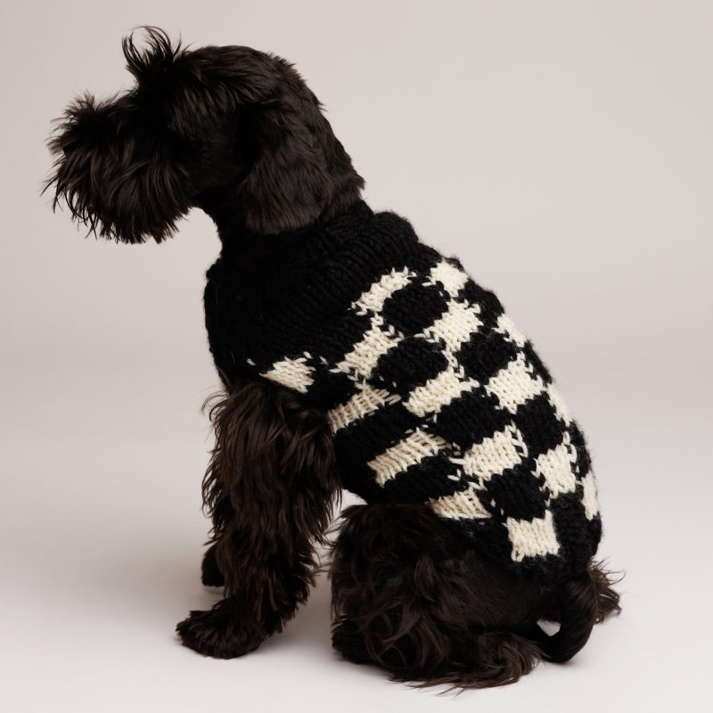 Sweter o splocie SZACHOWNICA - czarno-śmietankowy DRAGO