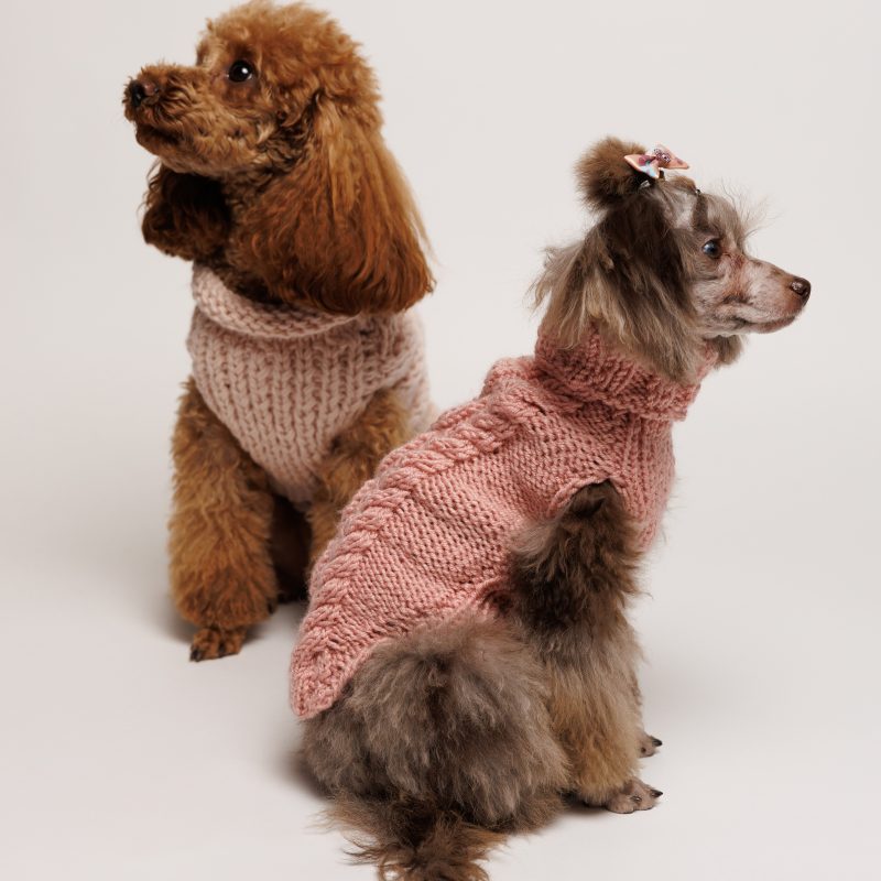 Sweter o splocie WARKOCZ - różowy AMELIA