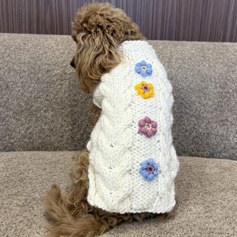 Sweter WARKOCZ z kwiatkami - śmietankowy FIORE